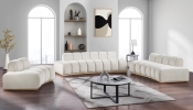 44093Cream-S Lifestyle Set